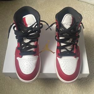 Women’s air Jordan 1 mid with box